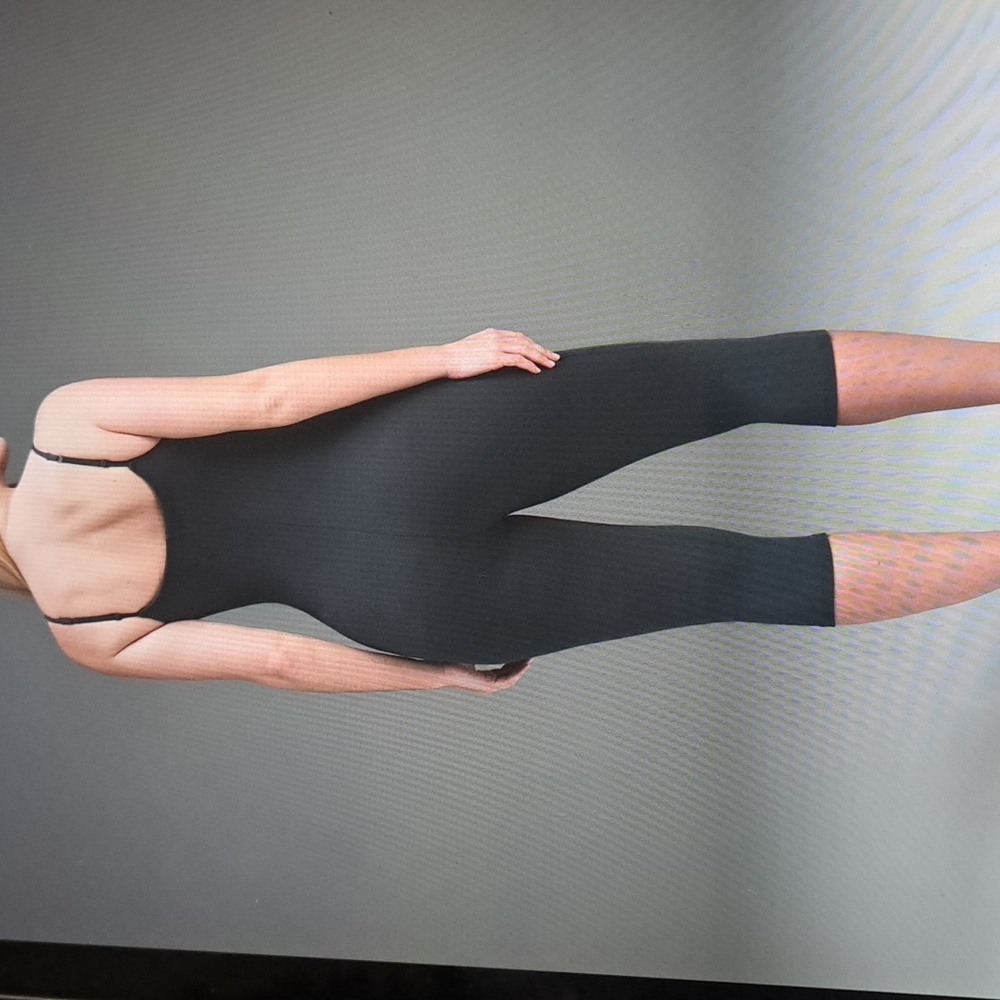 SMALL   SKIMS LONGLINE BODYSUIT - Picture 3 of 10